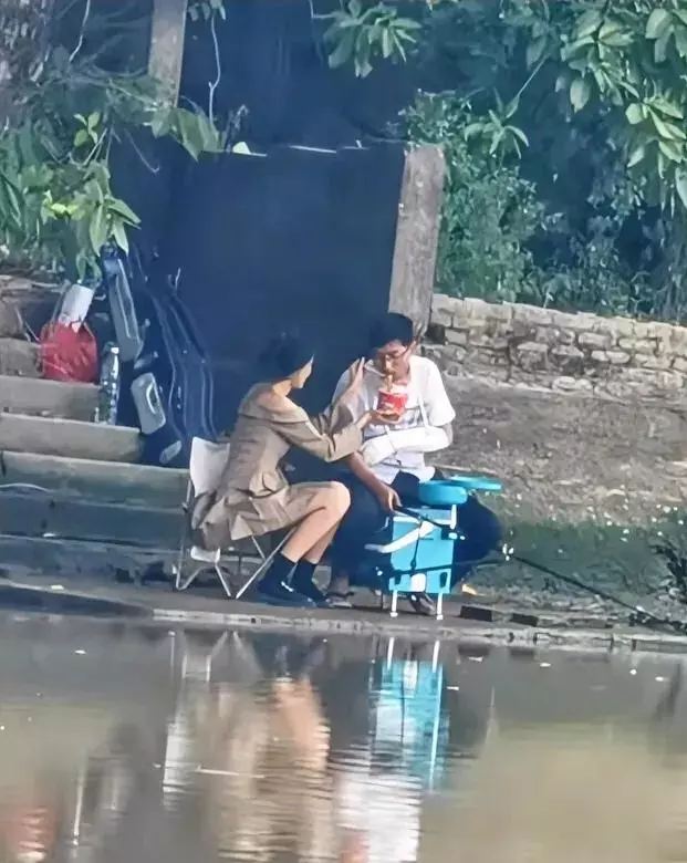 得亏有个好老婆！这样还要出来钓鱼！