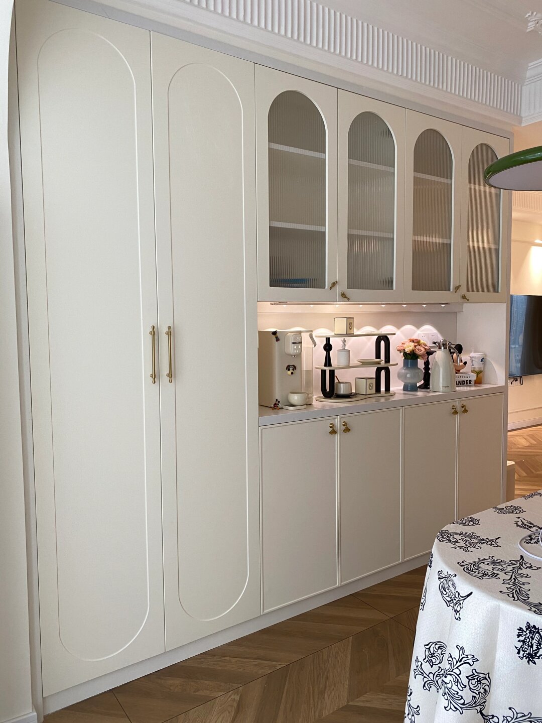 6千打造的满墙餐边柜，百元选购净饮机太香了
被30w姐妹围观的法式餐边柜，奶呼呼