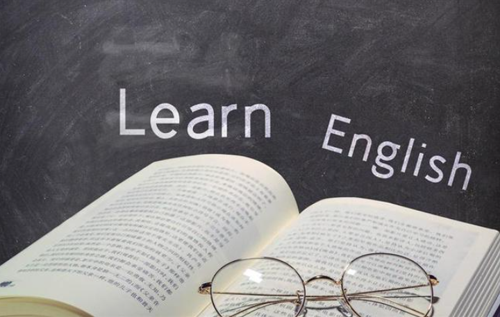 我非常支持这一举动。
让英语回归工具的本来面目，让学生根据自己的情况去有目的地学