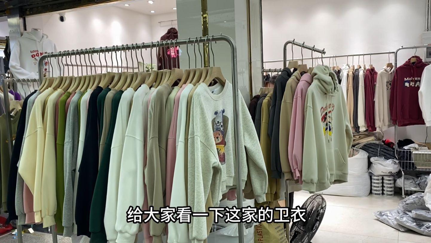 广州服装批发市场卫衣大量上新，各种图案都有款式很多，性价比高