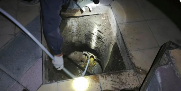 朋友最近在一家小区物业应聘了电工职位，本以为会有与电相关的工作内容，但已经上班快