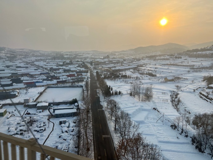 好久没看到漫山遍野的雪景了