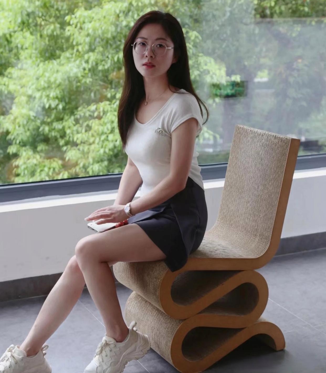 戴眼镜的女孩子，显得清纯漂亮又有涵养，美丽的容貌和有趣灵魂兼而有之，找女朋友就得