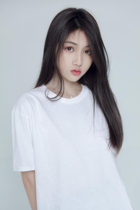 上联： 婀娜多姿，美艳无双令人惊艳不已，下联：？