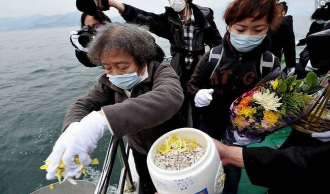 不就是将骨灰撒海里，为何部分海葬贵达上万？免费海葬还要排队？
 
原本我以为海葬