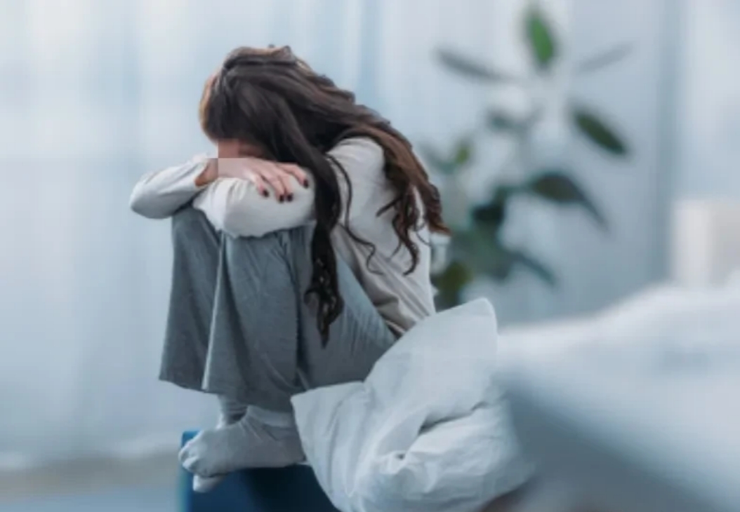 贵州贵阳，女子和朋友去KTV唱歌，隔天上午，女子醒来，发现自己一个人躺在酒店床上