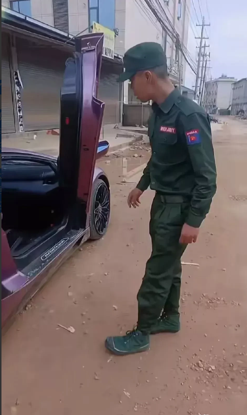 白所成儿子的兰博基尼，被抛弃了！

在缅北老街，同盟军出人意料地缴获了，一辆豪华
