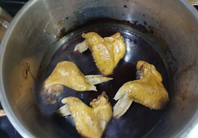 心凉呀，14岁的姑娘怎么会这么的自私自利，我今天晚上做了四个可乐鸡翅，我说你吃两