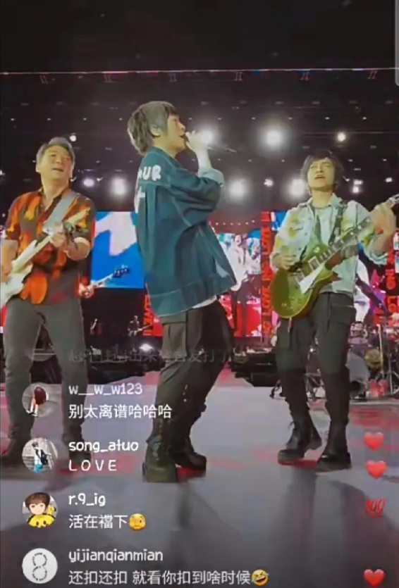 五月天做了个糟糕的决定。
五月天原本想借巴黎演唱会洗白，特意在网上全程直播，结果