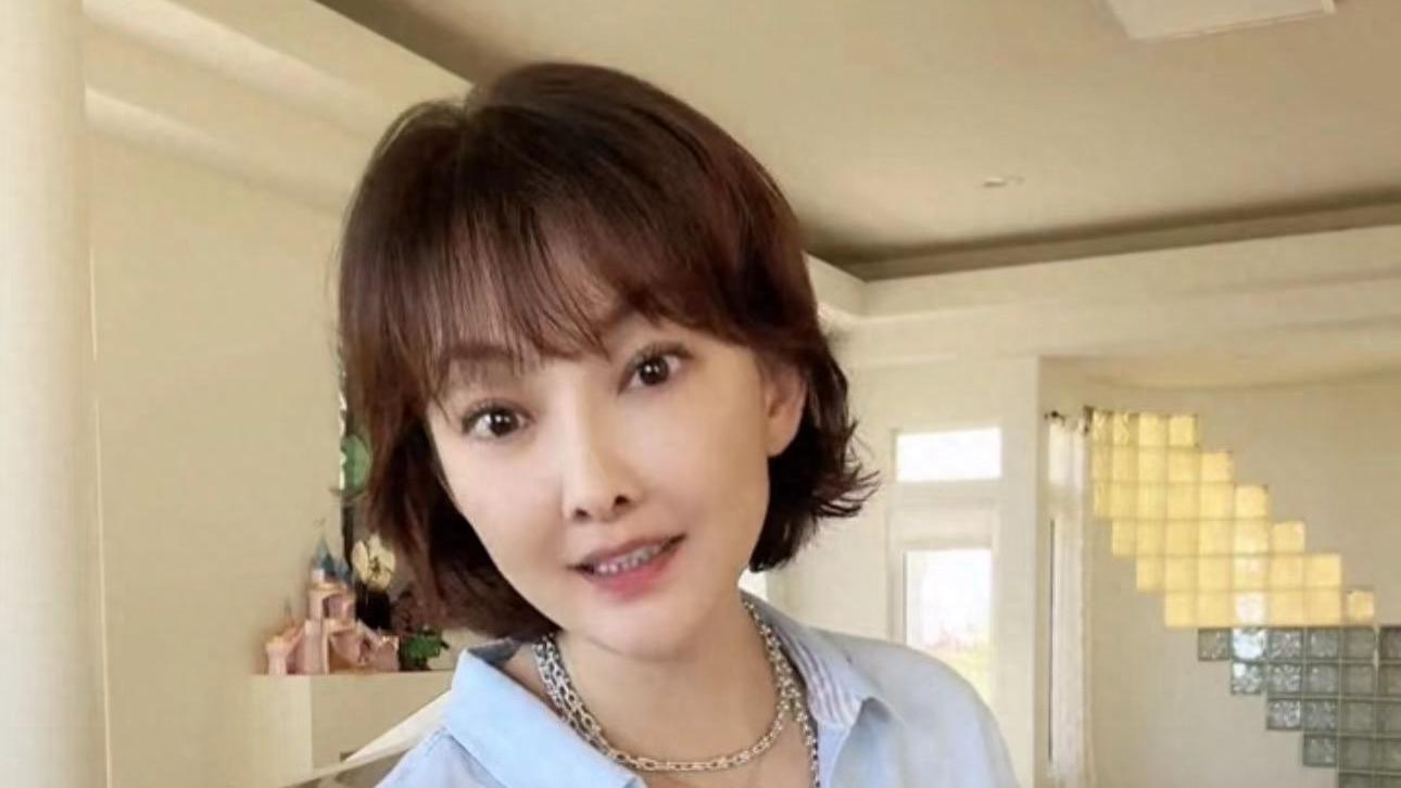 牛莉长居美国被疑移民！富人区豪宅内景曝光，50岁腹肌马甲线惊人