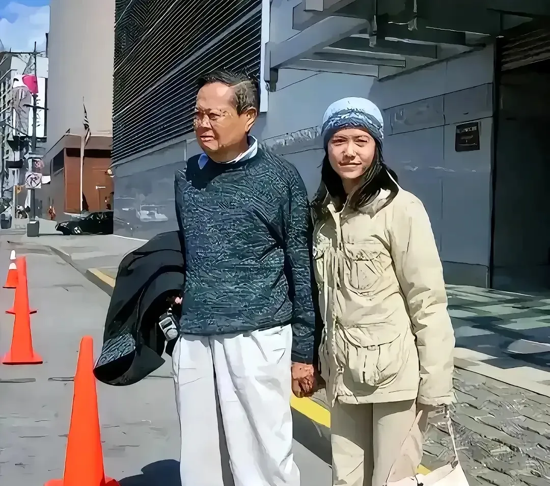 在再怎么高雅，尊贵，也只是外表，在外人看来有多么的风光，其实不然，内心的痛苦也只