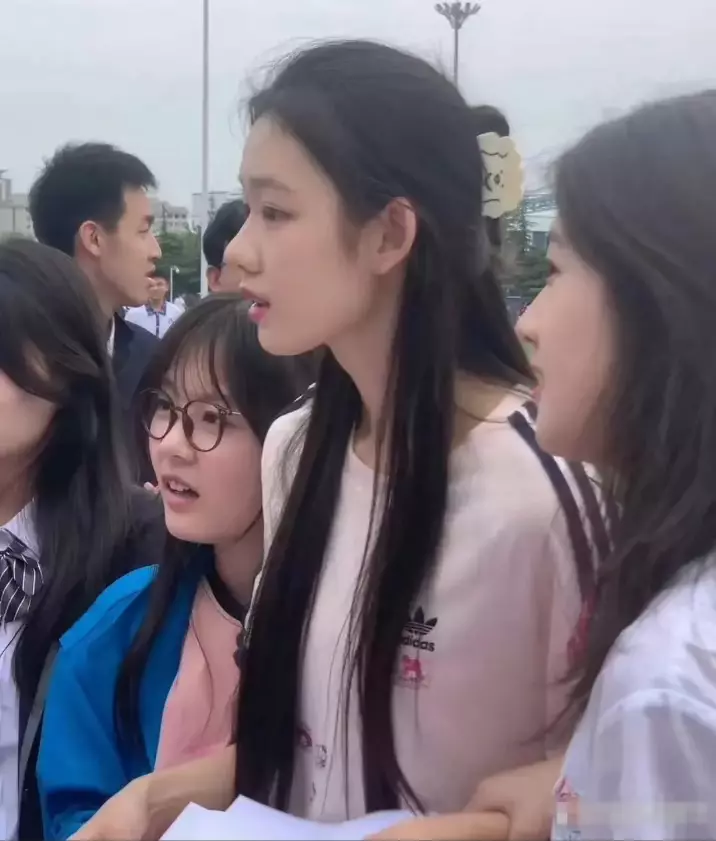 绝对算校花了，不接受反驳