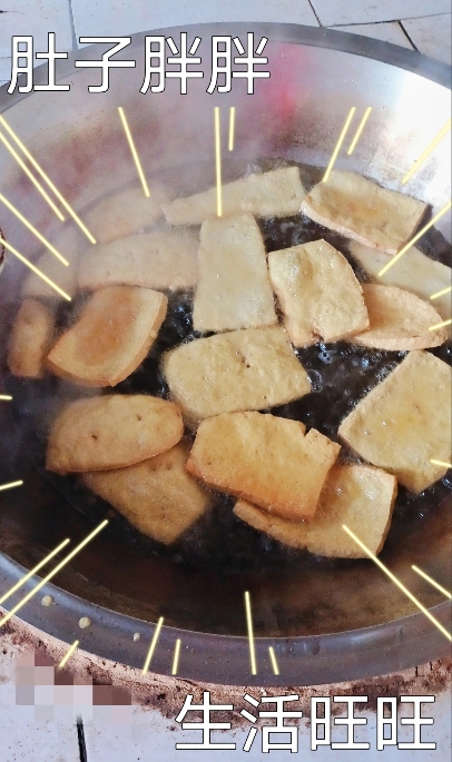 越长大越感觉没有年味，我觉得是长大了，都离开父母了，人不齐了，也就没有年味儿了。
