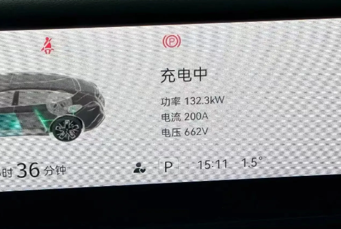 哎呀，现在的充电桩简直就像开了挂一样，我们公司楼下的那个充电桩，功率大得离谱，直