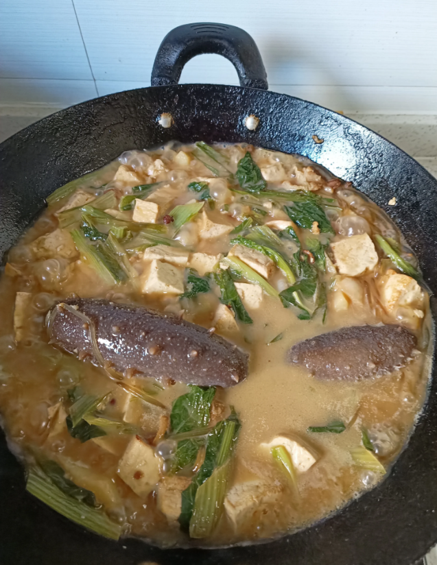 我和老伴的中餐，凑合吃点，猜猜这是哪里的饮食？
