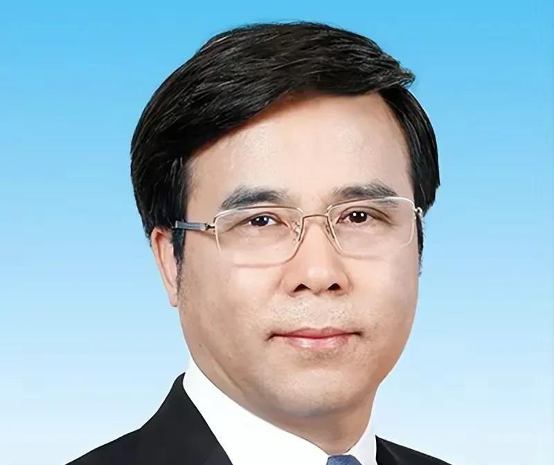 现代版的李隆基！
勾搭儿子的女朋友做老婆！道德败坏，家风不正！好色到这种程度的人