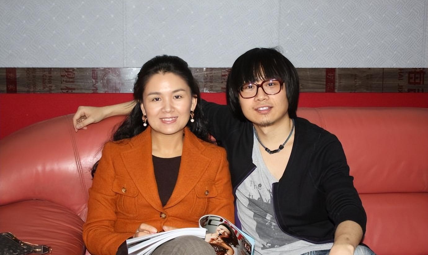 国戏剧梅花奖。冯瑞丽演唱的歌曲难度大，不流行，因此她一直没有走红。