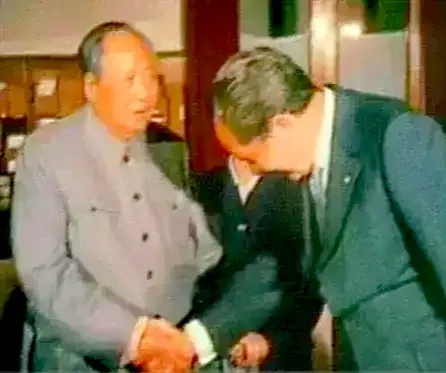 巴以打到今天，平民伤亡惨重。全世界分成了两股风，挺哈马斯的和挺以色列的。两股风谁