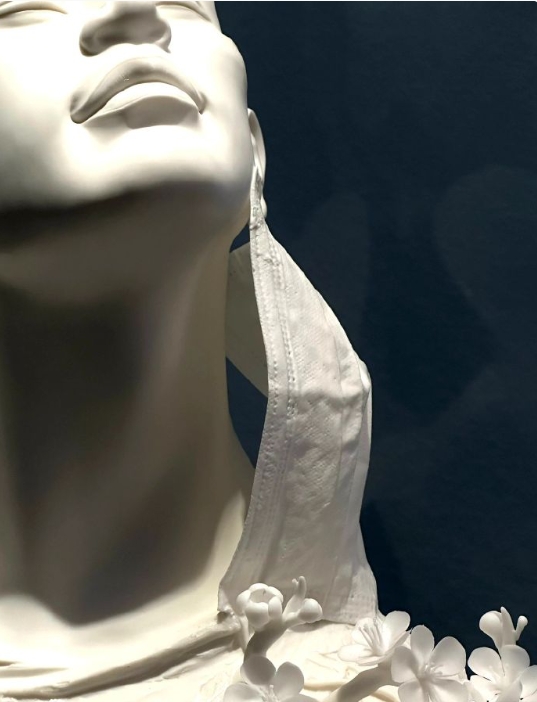 这个口罩······竟然不是挂上去的 ​​​