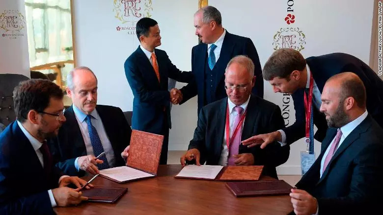 俄罗斯三巨头在国际会议上发出了震撼全球的声明，宣称若世界陷入第三次世界大战，俄罗