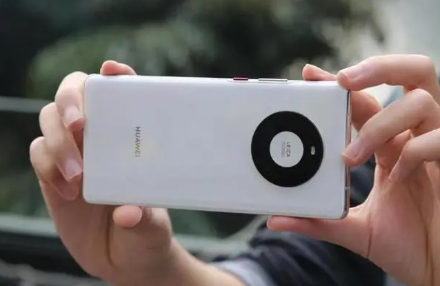 华为Mate 60预估要卖出3000万台。
Mate 60预估要卖出3000万台