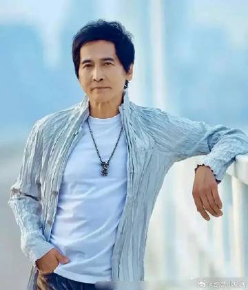 齐秦告诉我们一个道理:衣服没坏就别扔，老了可以再穿