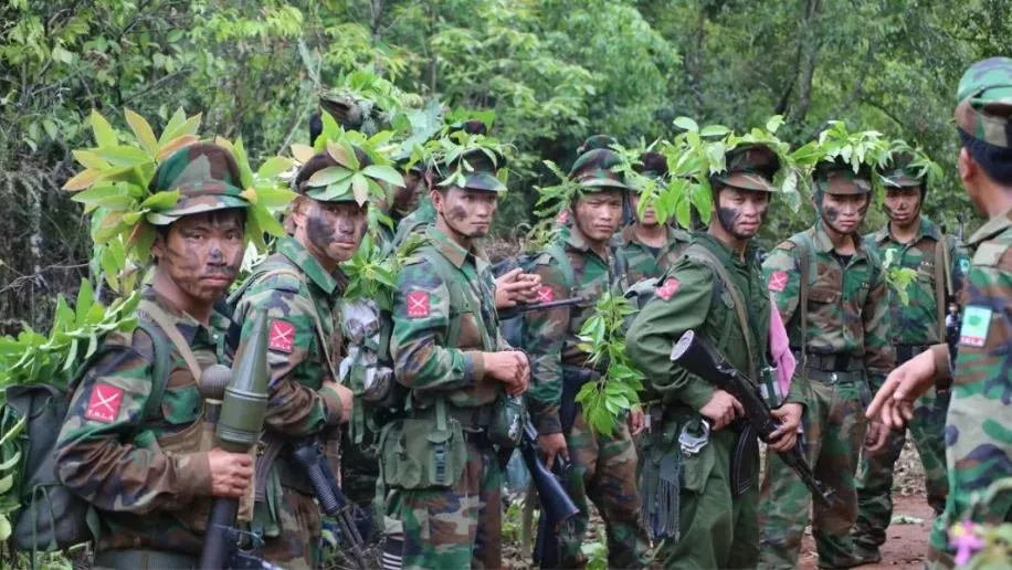 果敢同盟军在山上打了十多年游击，战斗环境应该是极其艰苦的。
这一次果敢同盟军下山