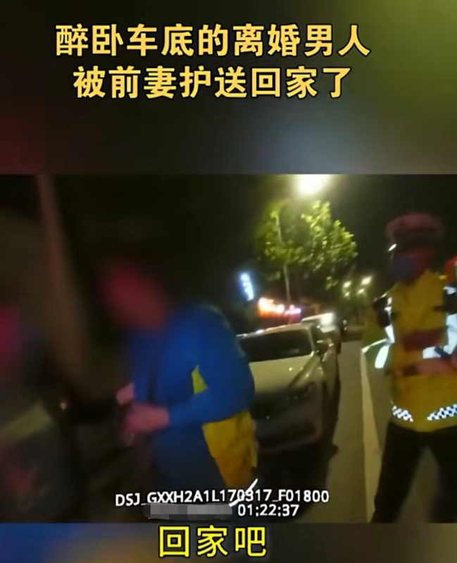 河南郑州一男子，喝醉之后躺在车前睡觉，被巡逻民警发现后，拨通了他通讯录中的“老婆