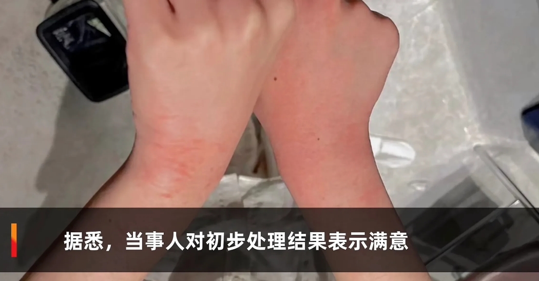 山东菏泽，一名实习律师入住酒店时，遇到当地派出所查房。律师要求民警出示警官证，被