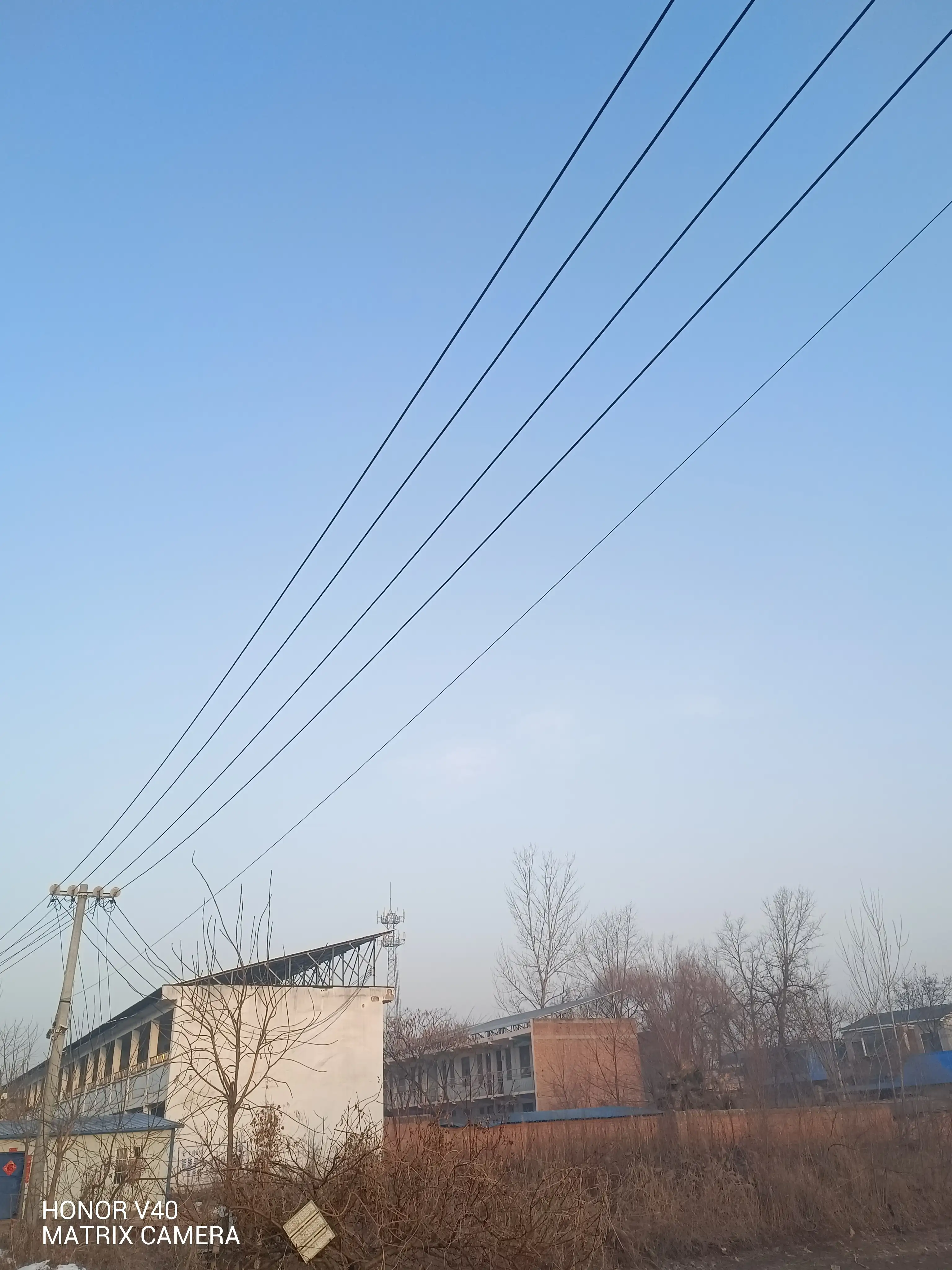 借环保之名行苟且之事的砖家们，这是放了一夜烟花爆竹的初一的天空
