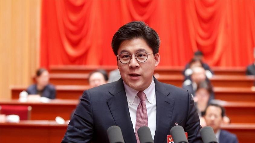 走马上任！霍启刚就职新岗位，与刘国梁平级，郭晶晶喜笑颜开