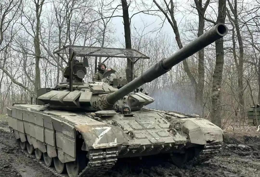 俄军继续推进！在阿瓦迪夫卡，俄军已经攻克铁路桥和奇斯佳科夫街，正从北往南进攻希米