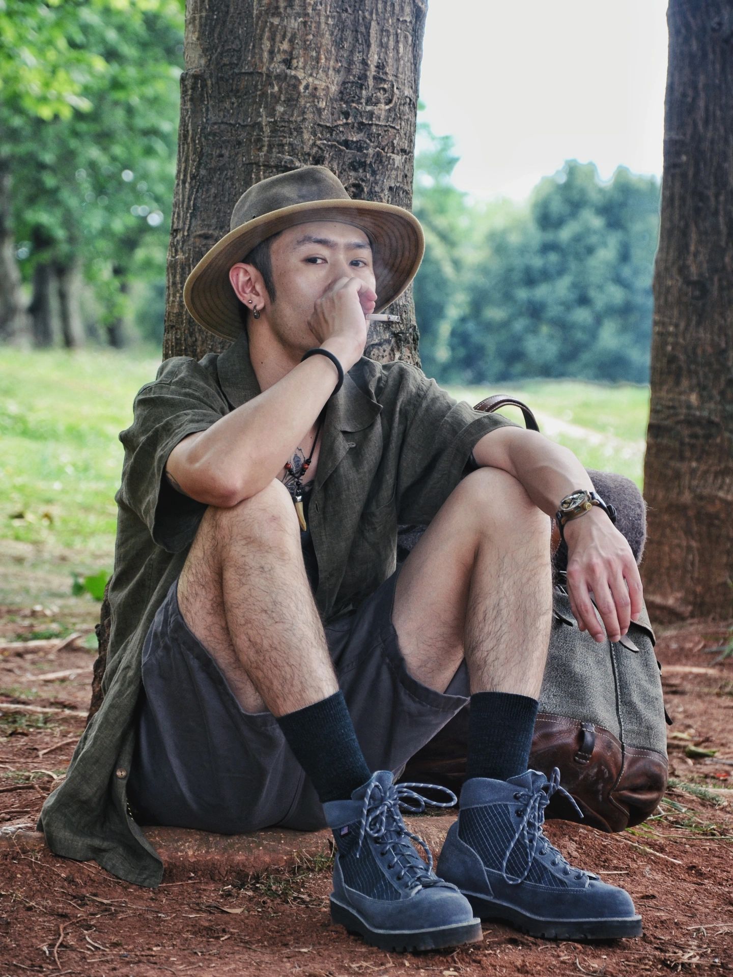 复古穿搭，徒步露营。