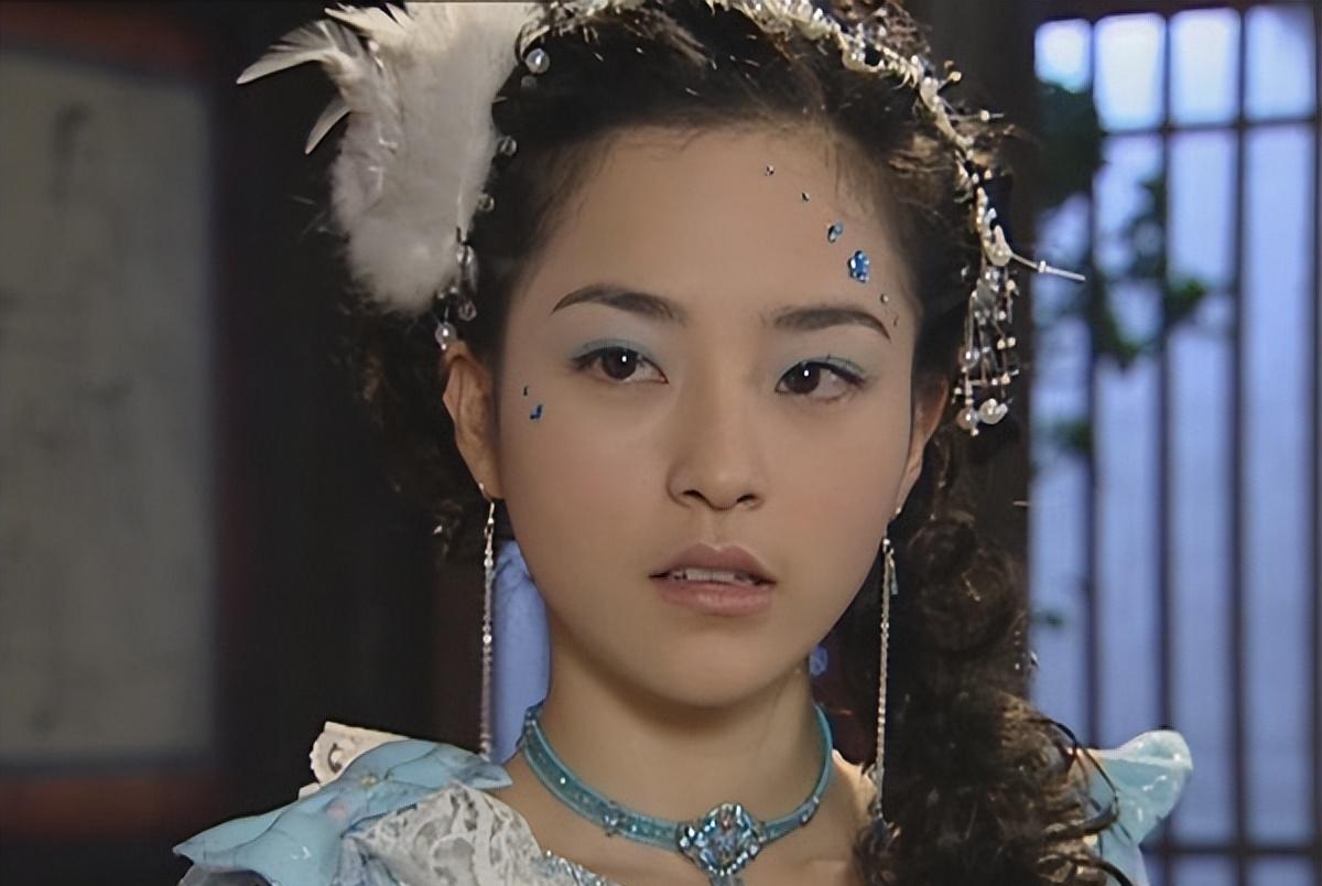 单看谢元真的长相，其实也不是让人一眼万年的大美女。但是耐不住姐姐会