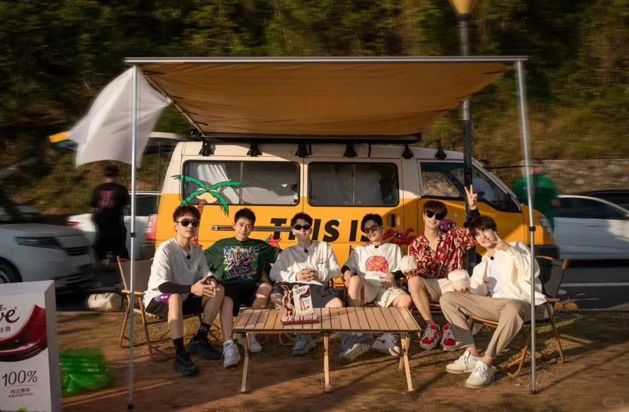 #0713再就业男团#十个勤天#
#0713再就业男团央视春晚彩排
# 当年手机