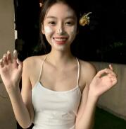根据都美竹在专访中的爆料，吴亦凡有以下几点糗事：

吴亦凡经常挑选长相漂亮的女孩