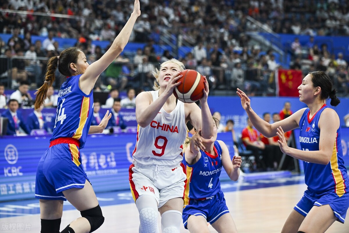 亚运会首战，中国女篮以101-46，55分大胜蒙古！除了一场大胜令人欣喜之外，更