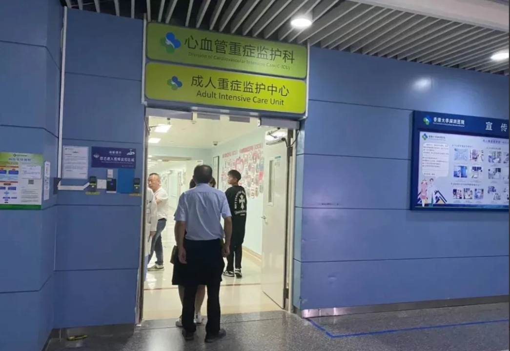 深圳过山车事故：丈夫签妻子病危通知书，男孩头部被砸骨折。王子洋和妻子李静趁着年假