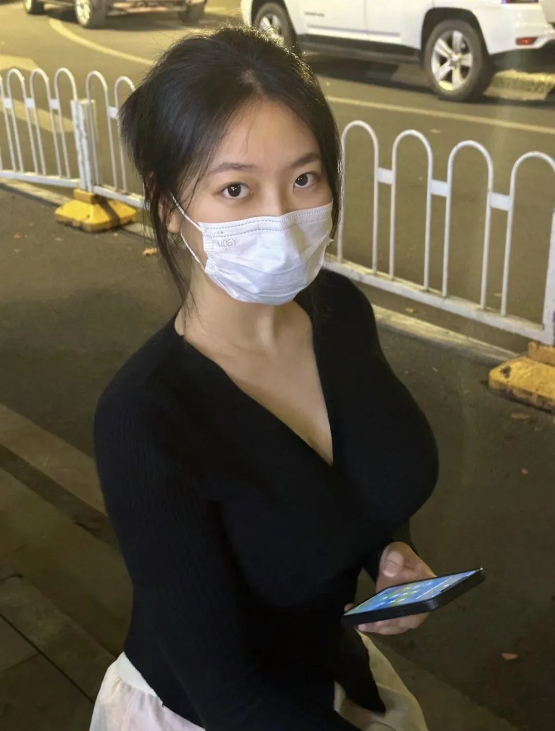 就在刚才，我拿着钥匙开门进屋，突然有一个场景我感觉好像似曾相识，也就是说好像这件