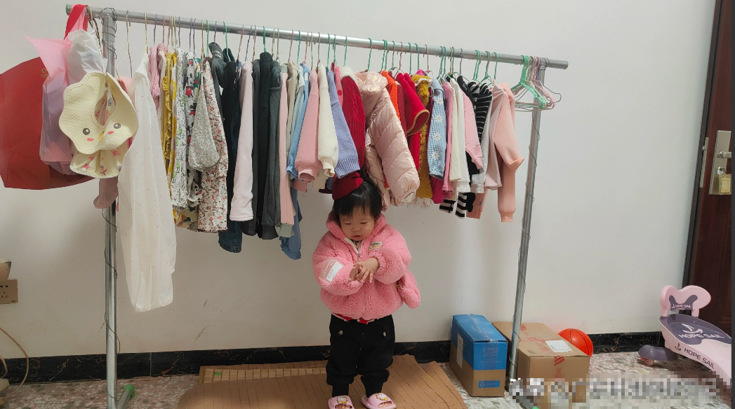 老公从深圳回来的第一天，我激动的赶紧早早的冲完凉刷好牙。想和老公过一个二人世界，