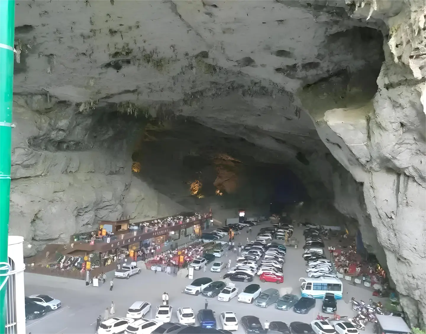 哪里有这么天然的停车场，一定很舒服
