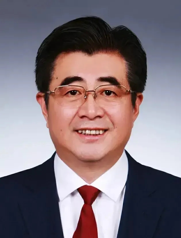 前任陈码头倒下了，

中国足协迎来了个新掌门宋凯，

看这面相，还真适合！

天