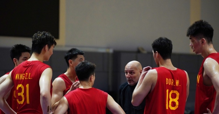 中国男篮热身赛胜广厦，热身两连胜
中国男篮前两天热身击败同曦，接着又84-70击