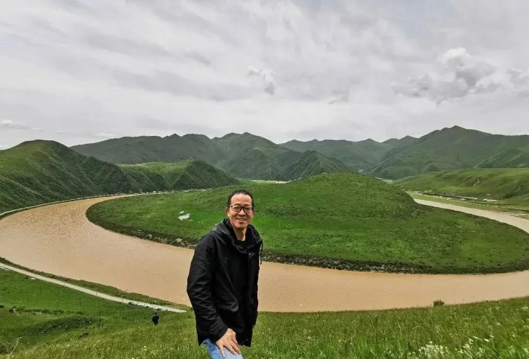 
俞敏洪，又遇到麻烦了。

东方甄选CEO直接指出董宇辉年薪不止几千万，对小编怼