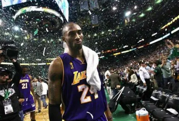 如果快船要重新成为顶级豪强，得果断放弃3人，引进3人，以这3人为核心！
1，放弃