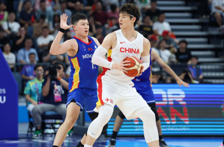 男篮小组赛，中国男篮89-50大胜蒙古男篮，必须要说的五点！

1.张镇麟和崔永