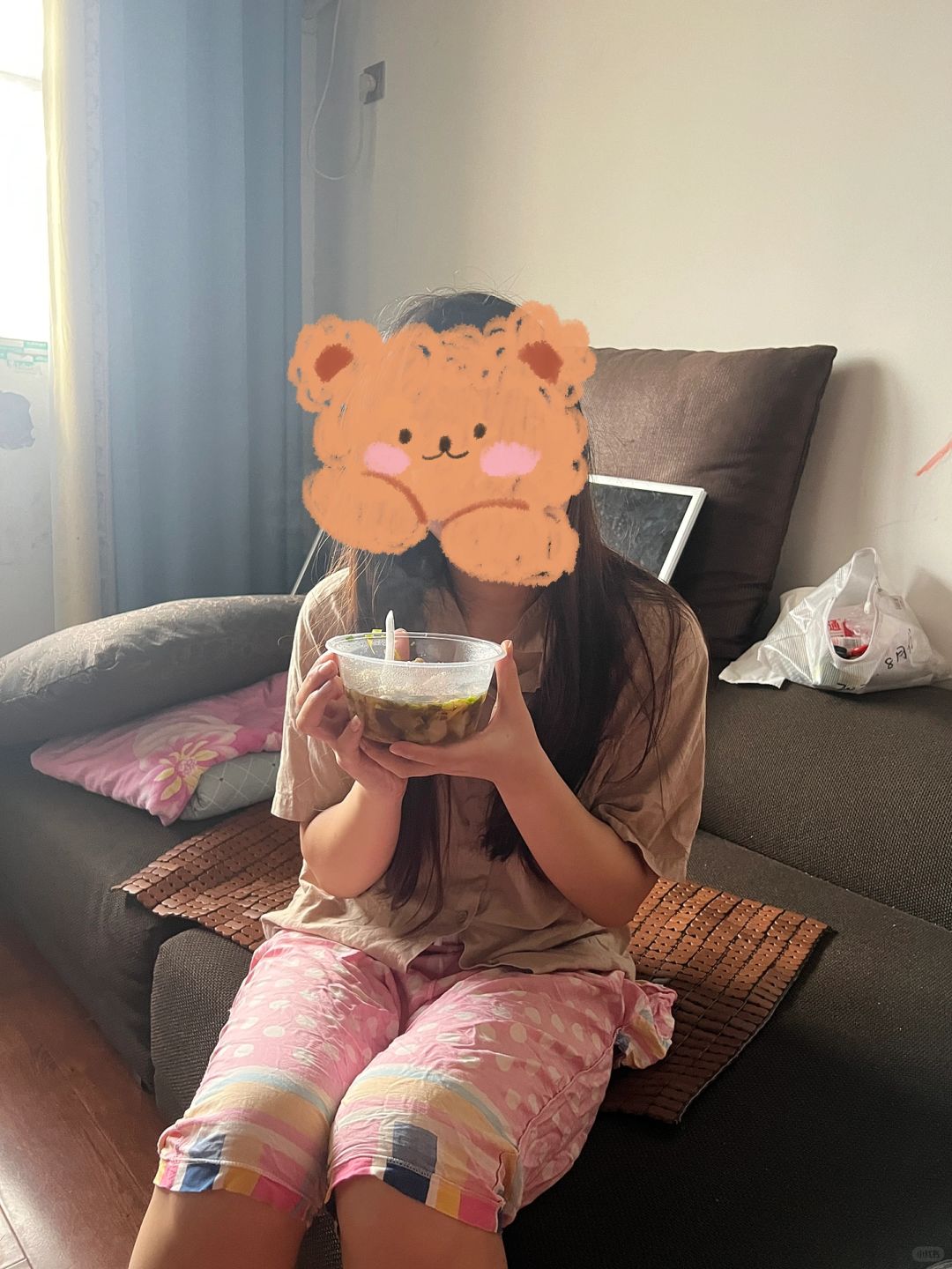 把弟弟当“女婿”养
只有把女儿当儿媳妇养的情节 那我偏要把我弟当女婿养。每次喊我