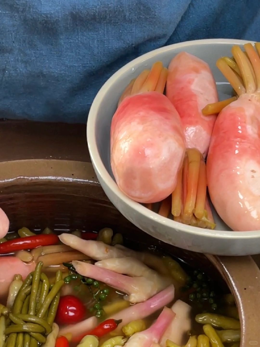 泡菜终于不生白花啦
泡藠头，贼大，已经好几天了，盐水一直清清亮亮！打破魔咒的欣喜