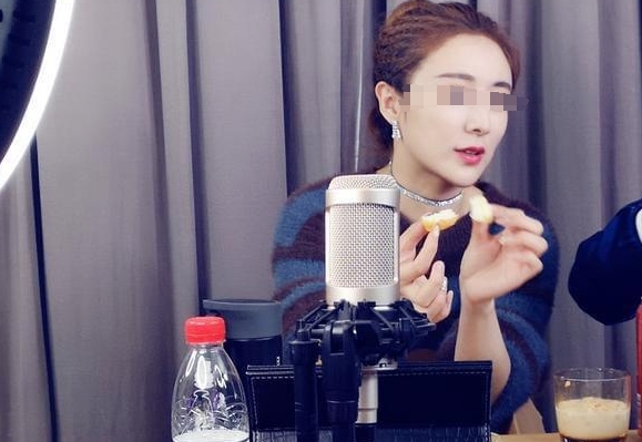 
一位网友向全网发出了一个令人深思的问题：
他想要找到一个从未购买过李佳琦、薇娅