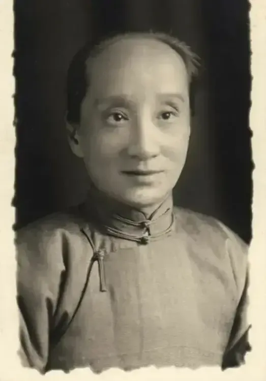 1909年，鲁迅对原配朱安说：“日本有一种小吃很好吃。”话音未落，朱安忙说：“是